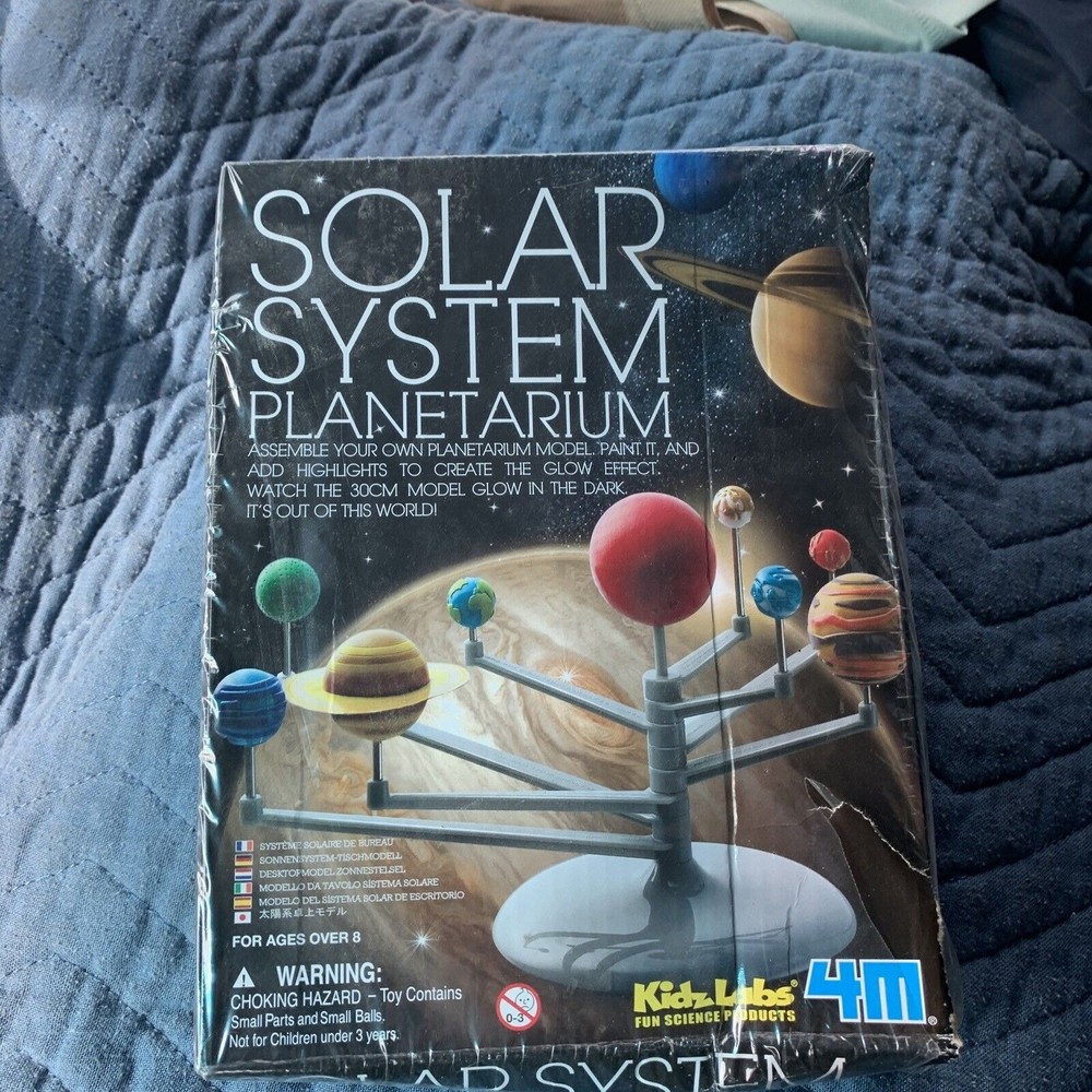 3427 Solar System Planetarium - DIY Glow In The Dark Astronomy Planet Model 4M